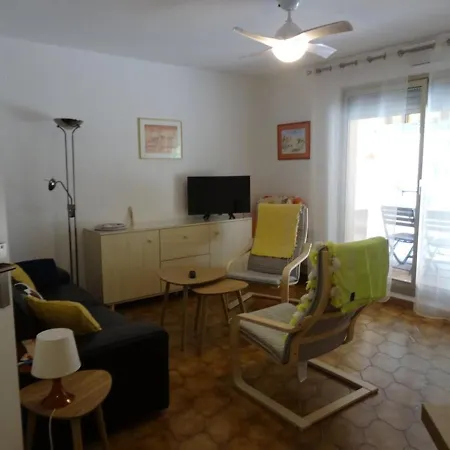 2 Pieces A : Port, Grande Terrasse 62m², Proche Plages, 4 Pers., Wifi, Commerces - Fr-1-335-184 Йер