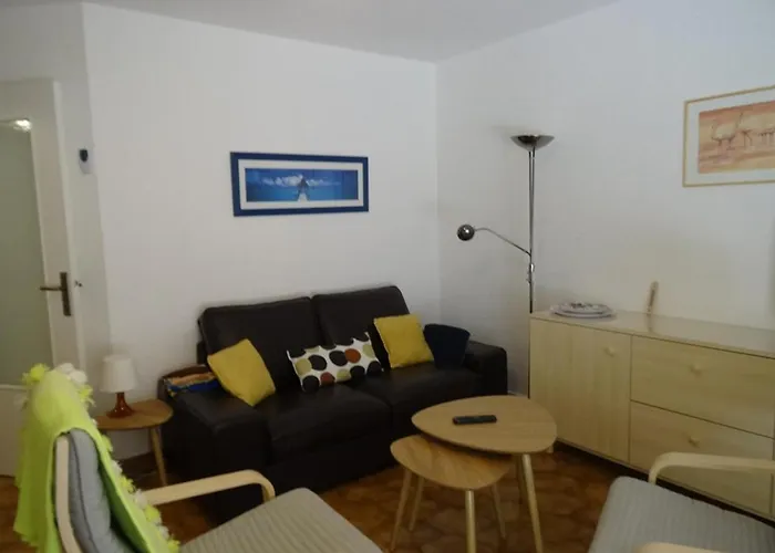 2 Pieces A : Port, Grande Terrasse 62m², Proche Plages, 4 Pers., Wifi, Commerces - Fr-1-335-184 * Hyeres