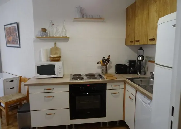 2 Pieces A : Port, Grande Terrasse 62m², Proche Plages, 4 Pers., Wifi, Commerces - Fr-1-335-184 Apartment *