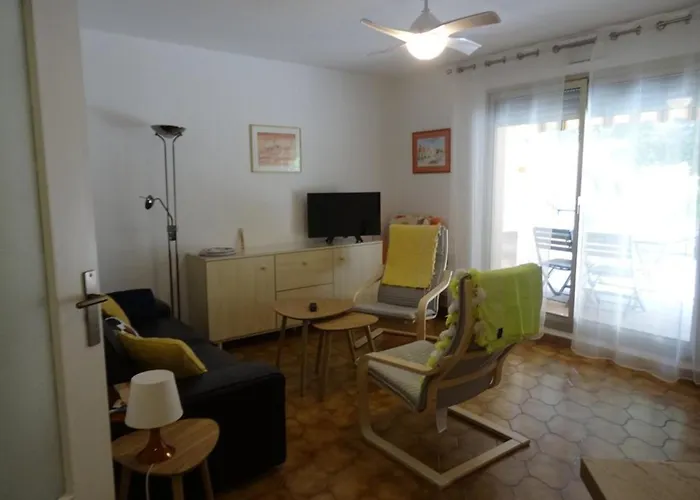 2 Pieces A : Port, Grande Terrasse 62m², Proche Plages, 4 Pers., Wifi, Commerces - Fr-1-335-184 Hyeres