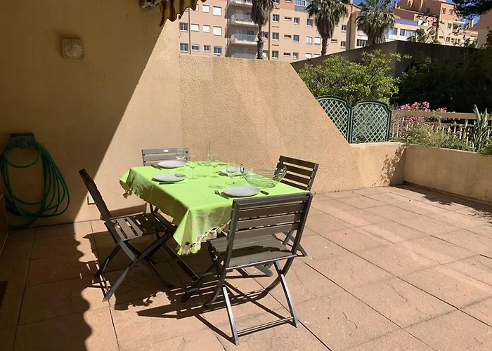2 Pieces A : Port, Grande Terrasse 62m², Proche Plages, 4 Pers., Wifi, Commerces - Fr-1-335-184 *